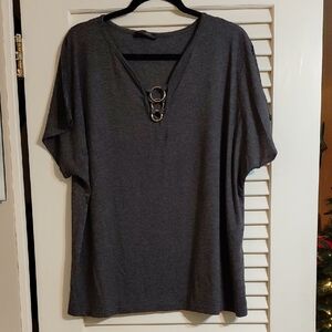 Loveu Dear Women's 2XL Gray Short-Sleeve V-neck Top with Silver O-ring Accents